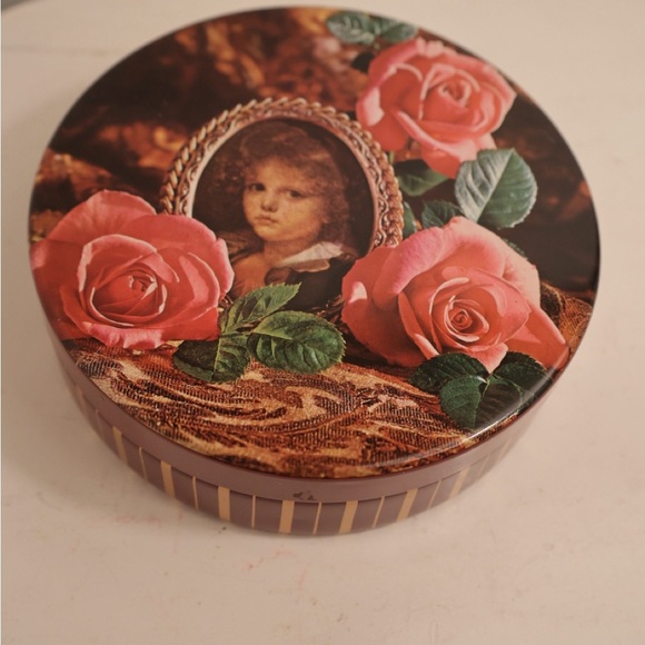 Vintage Floral Decorative Tin - Picture 4 of 8